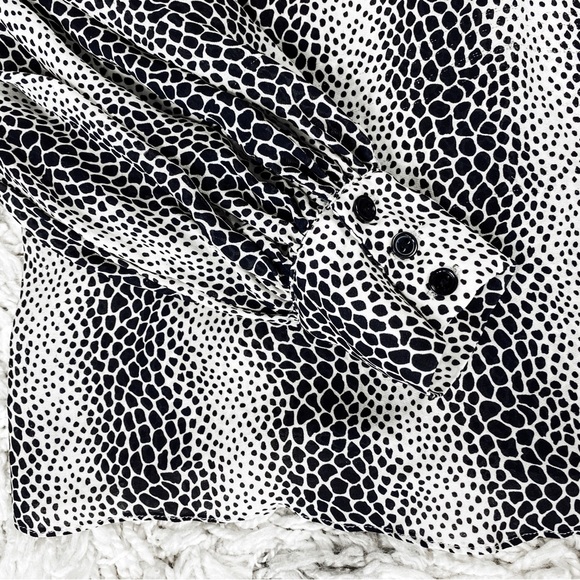 Parker Cold Shoulder Cuff Sleeve Animal Print 100% Silk Blouse Size S - Picture 6 of 8